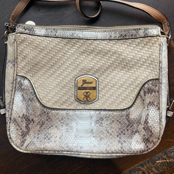 Crossbody guess purse - Picture 1 of 4
